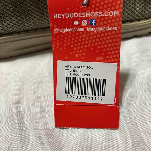 Men’s Hey Dude Wally Sox Slip On Casuals Beige Brand New with Box. - Picture 11 of 12